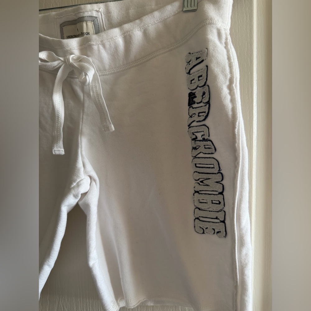 Abercrombie & Fitch White Shorts - Picture 2 of 6